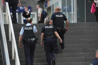 Wegen geklautem Rucksack: Fahndungserfolg am Hauptbahnhof Chemnitz - Beamte der Bundespolizei am Hauptbahnhof in Chemnitz.