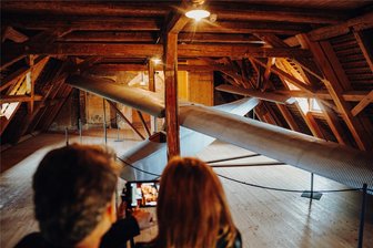 Wegen großen Erfolgs: Schloss Colditz verlängert die Saison - Der „Colditz Glider“, ein von Gefangenen gebautes Segelflugzeug, ist als Nachbau zu sehen.