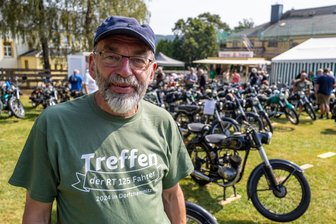 Wegen „Keks“ und seinen Freunden: Fan kommt extra 700 Kilometer aus Holland ins Erzgebirge - Claus Uhlmann organisiert das mittlerweile in der Region etablierte RT-125-Treffen in Dorfchemnitz. An diesem Wochenende war es die 15. Veranstaltung, die erste fand 2006 statt.