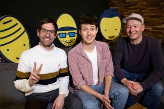 Wegen Krankheit: „Deine Freunde“ müssen Auftritt beim Kosmos-Festival absagen - Markus Pauli, Lukas Nimscheck und Florian Sump (von links nach rechts) - zusammen sind sie die Band „Deine Freunde“.
