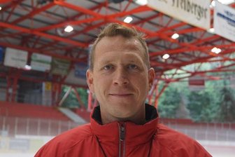 Wegen Krankheit: Eispiraten ohne Chef-Trainer beim letzten Auswärtsspiel - Die Eispiraten Crimmitschau fahren heute ohne Chef-Trainer Chris Lee zum letzten Auswärtsspiel der Hauptrunde nach Ravensburg.