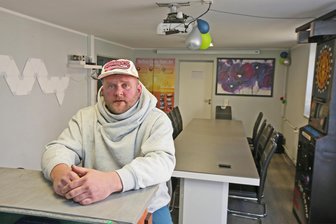 Wegen Lärmbeschwerden: Zwickauer Jugendclub muss neue Räume suchen - Betreiber Daniel Goldammer hat den Jugendclub nach seiner Übernahme umfassend renoviert.