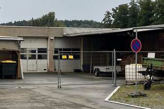Wegen Müll-Ärger: Tirpersdorf denkt an zentralen Containerstandplatz mit Videoüberwachung - Nach langer Debatte und festgestelltem Handlungsbedarf wird in den Bauhof Tirpersdorf investiert.