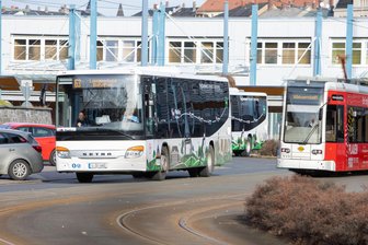 Wegen Schienenersatzverkehr: Extra Bus für Schwimmschüler in Plauen - Bald sollen Grundschüler eine temporäre Busverbindung bekommen.
