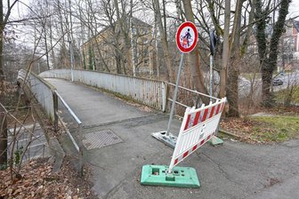 Wegen Unfallgefahr: Weitere Brücke in Chemnitz auf unbestimmte Zeit gesperrt - Die Fußgängerbrücke über die Reichsstraße ist gesperrt.