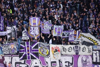 Wegen Urlaubsklage: Aue-Fans verspotten Ex-Geschäftsführer - Die Fankurve des FC Erzgebirge Aue.