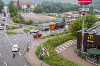 Wegen Wischmopp: 19-Jähriger wird in Aue nach Besuch bei McDonalds angegriffen - Ein 19-Jähriger ist nach einem Besuch bei McDonalds in Aue von zwei Männern verletzt worden.
