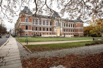 Wegen Wohnungseinbrüchen im Vogtland: Großfamilie erneut vor Gericht - Wegen mehreren Wohnungseinbrüchen im Vogtland stehen die Mitglieder einer slowakischen Großfamilie jetzt erneut vor dem Landgericht Zwickau.