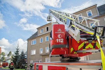 Wehren löschen Wohnungsbrand in Lichtenberg - Zu einem Wohnungsbrand in Lichtenberg rückte die Feuerwehr aus.