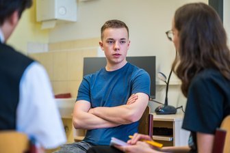 Wehrpflicht Ja oder Nein? Das sagen Gymnasiasten aus Zwickau - Julius Lange, 16 Jahre alt, kann sich vorstellen, später bei der Bundeswehr zu arbeiten.