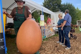 Weidetierhalter fühlen sich ungerecht behandelt - Jörg Naumann hält 1150 Hühner. "Ohne Enthusiasmus geht es nicht."