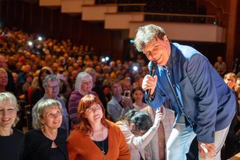 „Weihnachten in Familie“ – Ein Nachmittag mit Frank Schöbel in Chemnitz - Gemeinsam mit seinen Fans singt Frank Schöbel „Weihnachten in Familie“