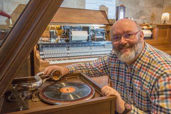 „Weihnachten wie vor einhundert Jahren“ im Musikkabinett Augustusburg - Jörg Einert lädt ins Musikkabinett Augustusburg ein.
