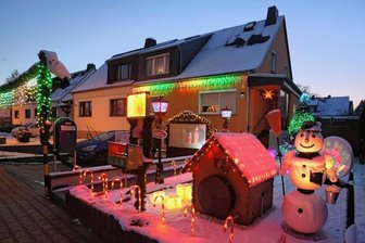Weihnachts-Wunderland im Vorgarten - Das Weihnachtsland im Vorgarten von Mario Kühnreich ist noch bis Silvester zu bestaunen.