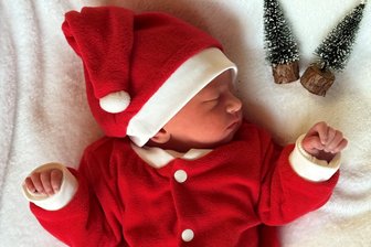 Weihnachtsbaby in Annaberg: Finn hat es mit der Geburt eilig - Finn Roland Roscher ist am 24. Dezember im Erzgebirgsklinikum Annaberg geboren worden.