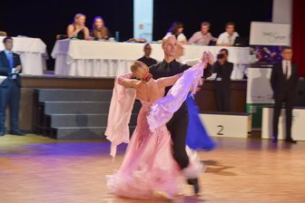 Weihnachtsball: Warum ein Limbacher Ehepaar nie auf einen Besuch verzichten würde - Am Samstag findet wieder ein Tanzball in der Stadthalle von Limbach-Oberfrohna statt.