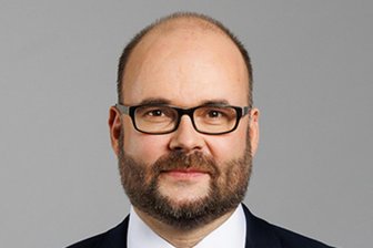 Weihnachtsbaum aus dem Vogtland für Sachsens Kultusminister - Sachsens amtierender Kultusminister Christian Piwarz (CDU) erhält am Mittwoch einen Weihnachtsbaum aus dem Vogtland.