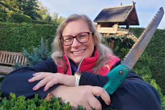 Weihnachtsbaum-Trick beim Obstbaum-Schnitt: Meine Erkenntnisse aus einem Selbstversuch im Erzgebirge - Wie geht Obstbaumschnitt richtig? Reporterin Katja Lippmann-Wagner hat am Wochenende den Selbstversuch gemacht.