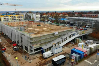 Weihnachtseinkäufe in Zwickau-Neuplanitz: Aufs Baikal-Center müssen Neuplanitzer dieses Jahr verzichten - Blick auf die Baustelle Baikal-Center in Zwickau-Neuplanitz für den künftigen Edeka-Markt.