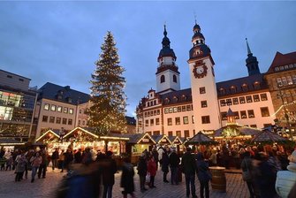 Weihnachtsmärkte der Region mit Personalsorgen - Wegen Personalsorgen müssen manche Weihnachtsmarkthändler dieses Jahr passen. Chemnitz wartet trotzdem mit neuen Ständen auf.