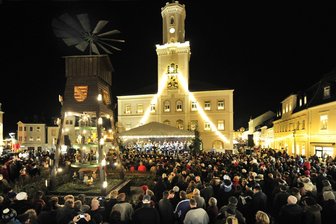 Weihnachtsmärkte im Erzgebirge 2024: Adventszeit in Aue, Schneeberg, Lößnitz und Eibenstock - Weihnachtsmarkt in Schneeberg, Erzgebirge