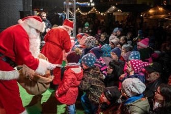 Weihnachtsmärkte mit Hindernissen - Wie fast überall, so fand auch der Rochlitzer Weihnachtsmarkt wegen Corona letztmalig 2019 statt. Wie er dieses Jahr wird, hängt von den dann geltenden Regelungen ab. 