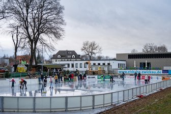Weihnachtsmann besucht die Eisbahn Zwickau im Muldepark - Die Eisbahn am Muldepark empfängt am Samstag den Weihnachtsmann.