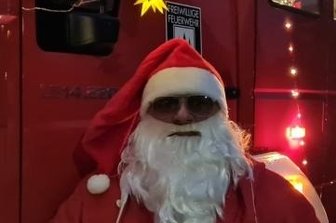 Weihnachtsmann, Engel und sogar Elfen gesichtet - Bürgermeister als Weihnachtsmann: Andreas Drescher.