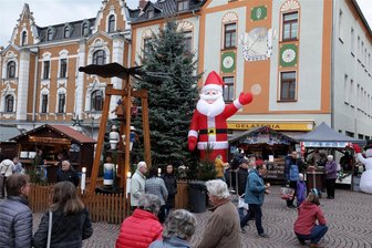 Weihnachtsmarkt in Meerane wird größer: In der Innenstadt gibt es zwei Bühnen - Blick auf den Teichplatz in Meerane. Hier fand bereits in den letzten Jahren der Weihnachtsmarkt am ersten Adventswochenende statt.