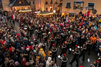 Weihnachtsmarkt in Seiffen 2023: Parken, Öffnungszeiten und Bergparade - Der Weihnachtsmarkt im erzgebirgischen Spielzeugdorf Seifen lockt jedes Jahr tausende von Besuchern an.