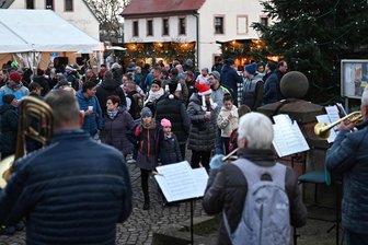 Weihnachtsmarkt, Party und Erlebnisse im Schloss: Das bietet die Region zwischen Rochlitz und Penig zum ersten Advent - Nach vielen Jahren Pause wurde im vergangenen Jahr wieder der Wechselburger Weihnachtsmarkt der Vereine organisiert. Am Samstag lockt die Veranstaltung wieder auf den Marktplatz.