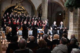 Weihnachtsoratorium: Freiberger überzeugen - Jetzt kann das Fest kommen! - Vokalmusik auf höchstem Niveau: Albrecht Koch (3. v. r.) dirigierte im Freiberger Dom Teil 5 und 6 von Bachs Weihnachtsoratorium. Eckardt Mildner