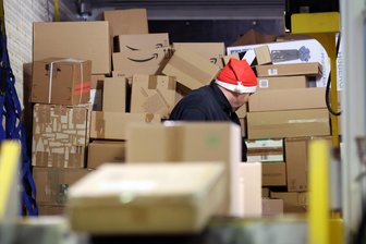 Weihnachtspost: Bis wann Sie Pakete und Briefe aufgeben müssen, damit sie rechtzeitig ankommen - In der Weihnachtszeit werden wieder fleißig Päckchen und Pakete verschickt.