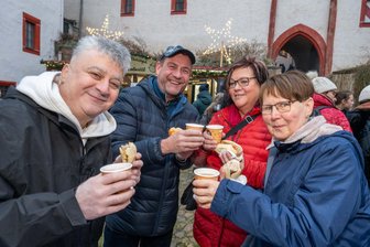 Weihnachtsromantik pur beim Adventsmarkt auf Schloss Rochsburg - 