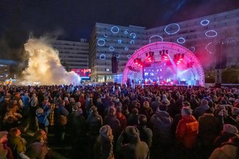 Weihnachtssingen und Feierabend: So hat Chemnitz den letzten Tag des Kulturhauptstadtjahres gefeiert - „Feierabend!“ - das Programm zum Finale der Kulturhauptstadt am Samstagabend auf der Brückenstraße.