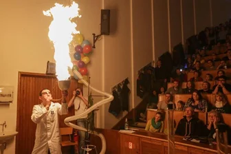 Weihnachtsvorlesung: Chemnitzer Uni-Chemiker zeigen Experimente - 