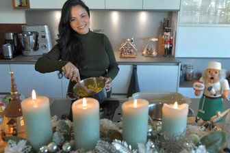 Weihnachtszeit in Sachsen: Sopranistin Lindsay Funchal vom Freiberger Theater kocht brasilianisches Dessert - Advent bei Lindsay Funchal: Die Sopranistin des Mittelsächsischen Theaters in Freiberg bereitet ein Dessert zu.