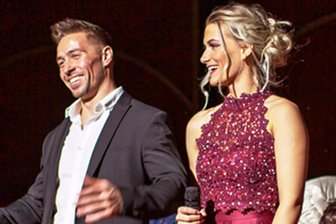 Weihnachtszirkus in Zwickau: Eine Welt voller Magie, Zauber und Artistik - Ramon Roselly und Lorena moderieren auch diesmal wieder den Zwickauer Weihnachtszirkus.