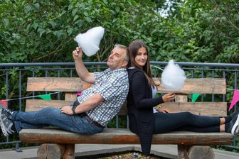 Weil 15.000 Euro fehlen: Beliebte Plauener Ferienaktion „Kinderstadt“ ist in Gefahr - Andreas Färber und Marie Schubert sind die „Eltern“ des Sommerferienprojekts. Die „Kinderstadt“ existiert seit 2020.