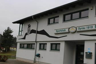 Weil das Interesse riesig ist: Syrauer Verein baut altes Sportlerheim zum Darts-Zentrum aus - Das Domizil des Sportclubs Syrau 1919.