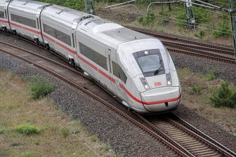 Weil der Fernbahnanschluss fehlt: Zwönitz wird nicht Sitz der bundesweiten Kleinstadtakademie - Ein ICE 4 – jedoch nicht in derRegion. Bei der Bewerbung war der fehlende Fernbahnanschluss ein Problem.