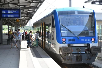 Weil ein Zug-Upgrade hakt: Von und nach Holzhau fahren weiter oft Busse - Nach Holzhau verkehren derzeit häufig Busse statt der üblichen Züge (Foto).