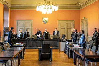 Weil er sich in Reichenbach an einer 93-jährigen Frau vergehen wollte: Angeklagter muss für lange Zeit ins Gefängnis - Im Saal 241 hatte der Prozess am 10. November begonnen. Dort fiel auch das Urteil.