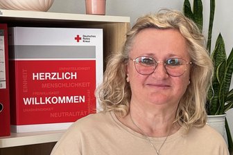 Weil sie für Oelsnitz brennt: Diese Frau sorgt für Leben auf dem Markt - Seit April ist Silke Böhm Quartiersmanagerin im Sozialbüro des DRK an der Dr.-Friedrichs-Straße 1 in Oelsnitz.