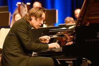Weimarer geben Oberländern die Ehre - Im König-Albert-Theater als Solist gefeiert: Florian Uhlig.