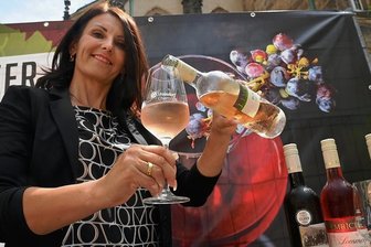 Weindorf Chemnitz 2024: Das große Weinfest im Juli und August - Das Weindorf Chemnitz 2024 findet vom 26. Juli bis zum 18. August statt.