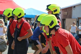 Weischlitzer Feuerwehren erhalten neue Schutzausrüstung - Die Tobertitzer Ortswehr - hier beim Löschangriff - gehört zur Freiwilligen Feuerwehr Weischlitz.