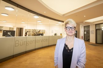 Weischlitzer haben bald längere Wege zum Standesamt: Warum sie ab 1. Januar nach Plauen pendeln müssen - Nadja Friedländer-Schmidt ist Fachbereichsleiterin Bürgerservice im Plauener Rathaus.
