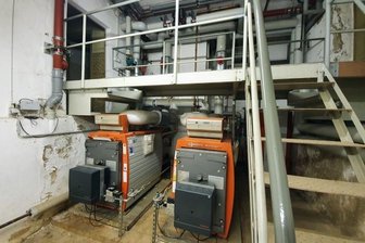Weißbacher Halle erhält neue Heizung - Die derzeitige Heizungsanlage, die hohe Reparaturkosten verursachen würde, befindet sich in der ehemaligen Weißbacher Schule.