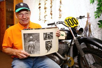 Weißbacher Motorsport-Urgestein vor dem 300. Rennen: „Einmal MZ, immer MZ“ - Das Geländesport-Fieber erfasste Klaus Wieland vor 60 Jahren bei „Rund um Grünhainichen“ (Foto mit Nummer 9).